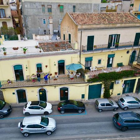 Hostel Beach House Giardini-Naxos Exterior foto