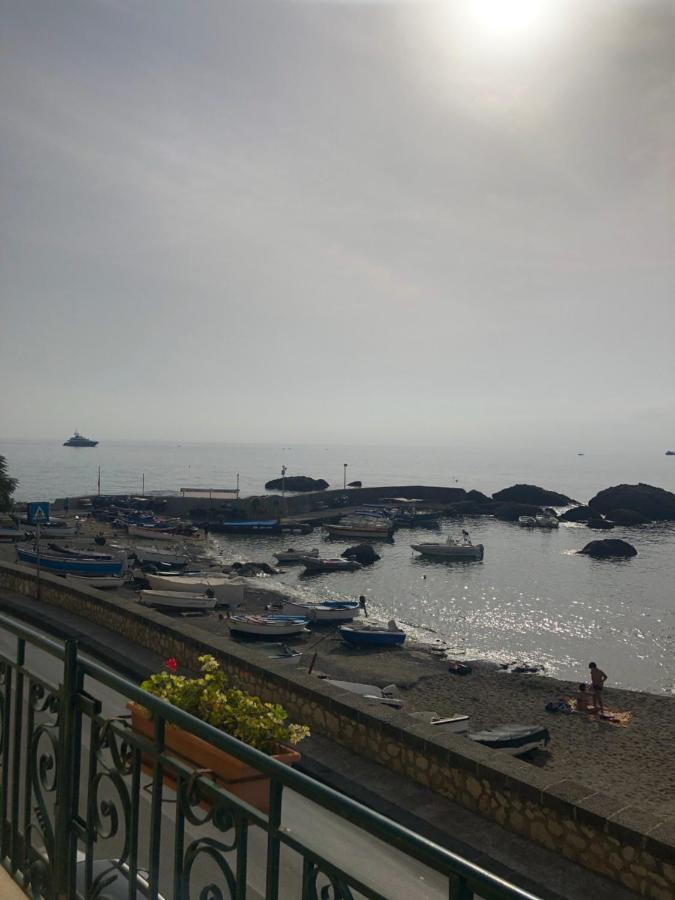 Hostel Beach House Giardini-Naxos Exterior foto