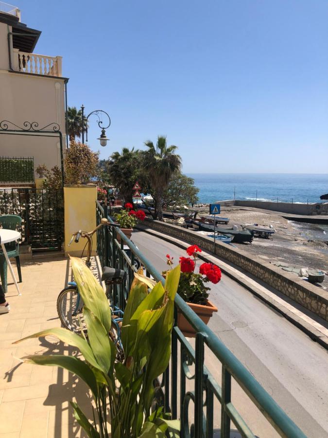 Hostel Beach House Giardini-Naxos Exterior foto