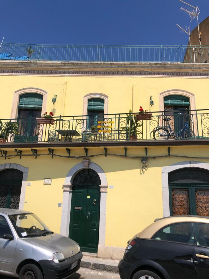 Hostel Beach House Giardini-Naxos Exterior foto